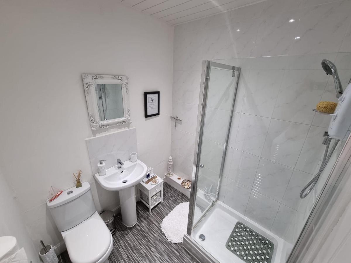Rose Apartment 2-Bed Town Centre Apartment In Эр Экстерьер фото
