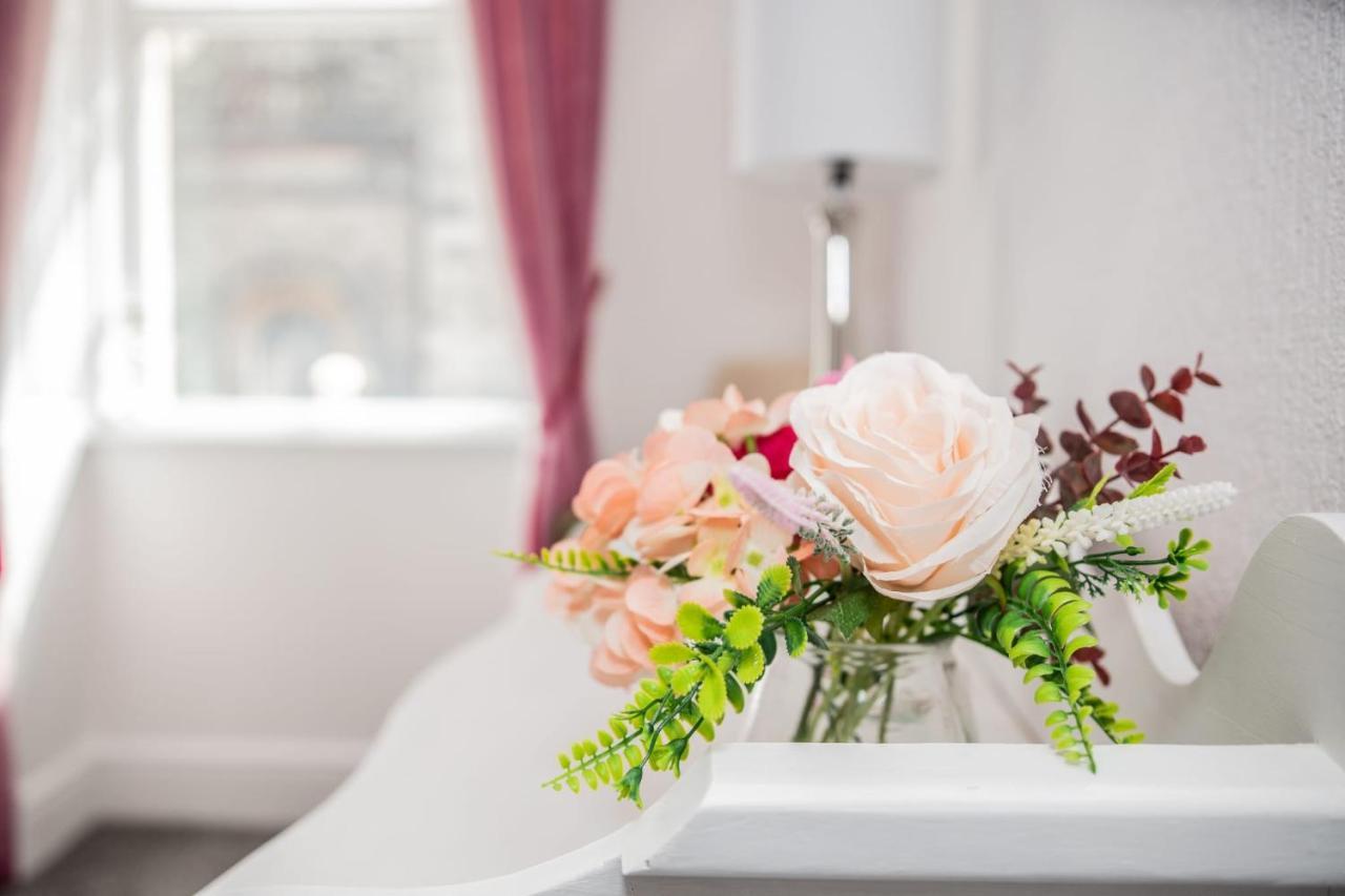 Rose Apartment 2-Bed Town Centre Apartment In Эр Экстерьер фото