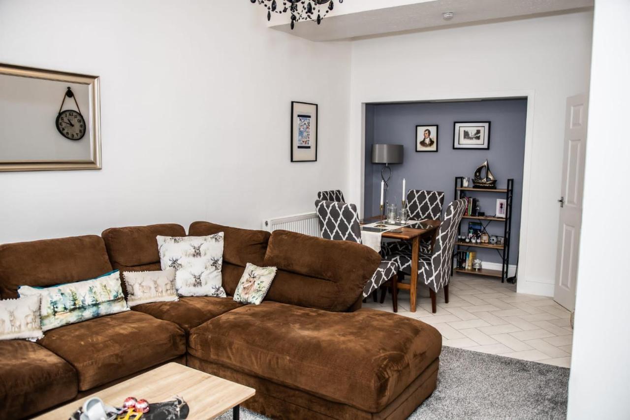 Rose Apartment 2-Bed Town Centre Apartment In Эр Экстерьер фото